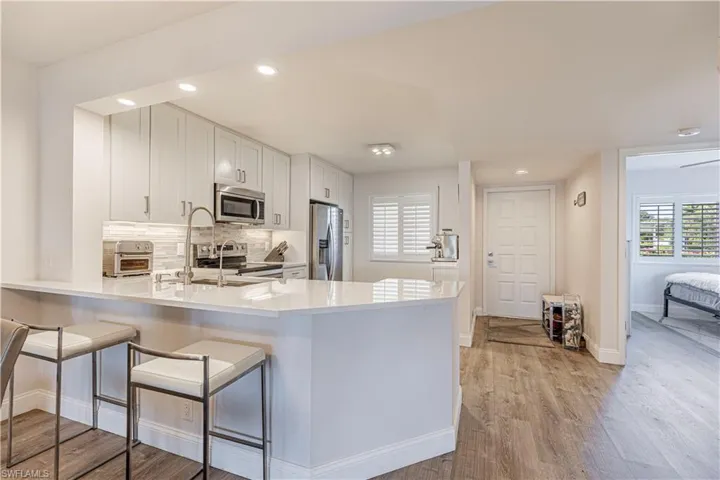 7848  Emerald  CIR, Naples, FL 34109