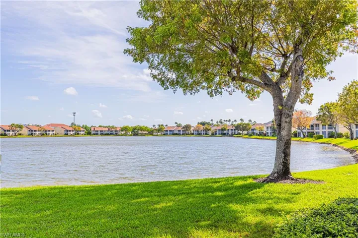 7848  Emerald  CIR, Naples, FL 34109