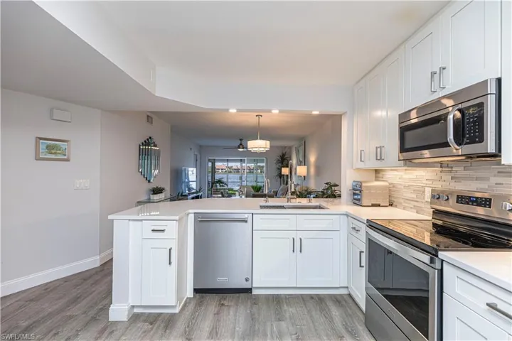 7848  Emerald  CIR, Naples, FL 34109