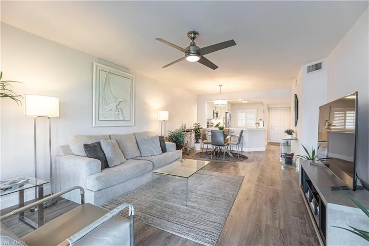 7848  Emerald  CIR, Naples, FL 34109