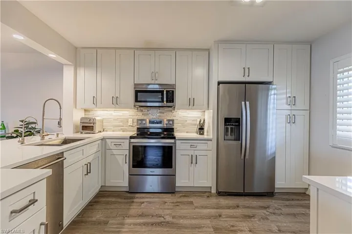 7848  Emerald  CIR, Naples, FL 34109
