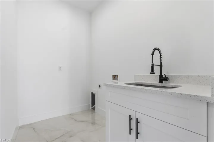 1430 Ne 6th Pl, Cape Coral, Florida 33909