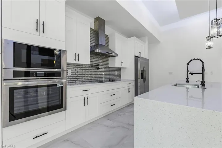 1430 Ne 6th Pl, Cape Coral, Florida 33909
