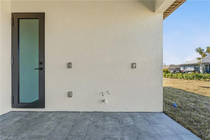 1430 Ne 6th Pl, Cape Coral, Florida 33909