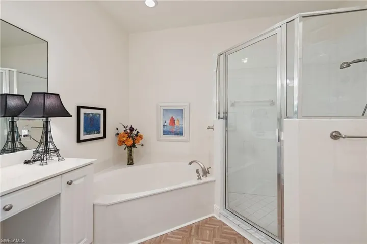 3053 Aviamar Cir 101, Naples, Florida 34114