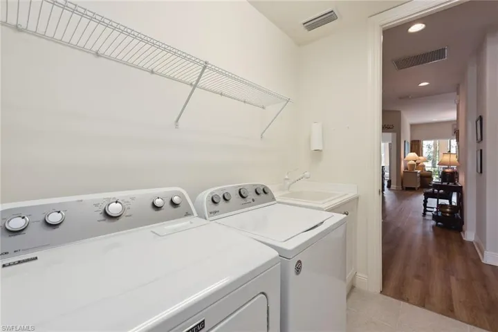 3053 Aviamar Cir 101, Naples, Florida 34114