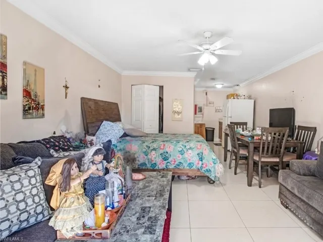Flexible bonus space with kitchenette-style setup