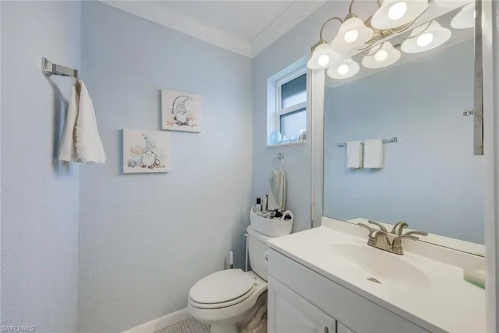 1/2 bath attached to guest bedroom