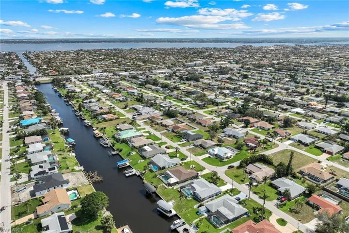 1221 SE 32nd  TER, Cape Coral, FL 33904