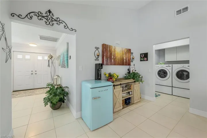 1221 SE 32nd  TER, Cape Coral, FL 33904