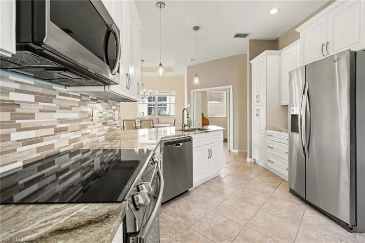 8700 Spring Mountain Way, Fort Myers, Florida 33908