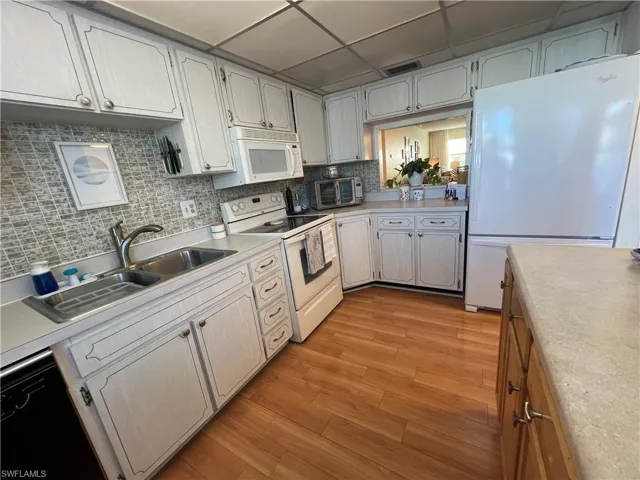 Lots of cabinets