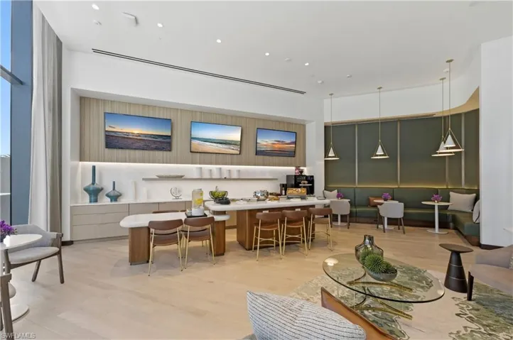 Complimentary coffee & breakfast bar to start your day.