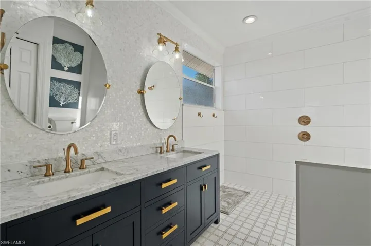Bathroom with ornamental molding and vanity