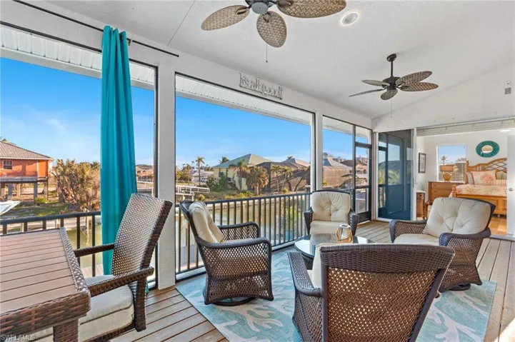 Sunroom / solarium featuring lofted ceiling and ceiling fan