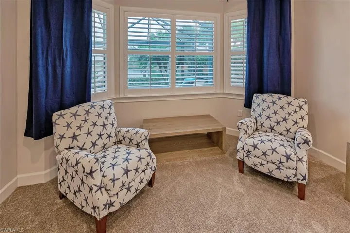 Sitting room with carpet
