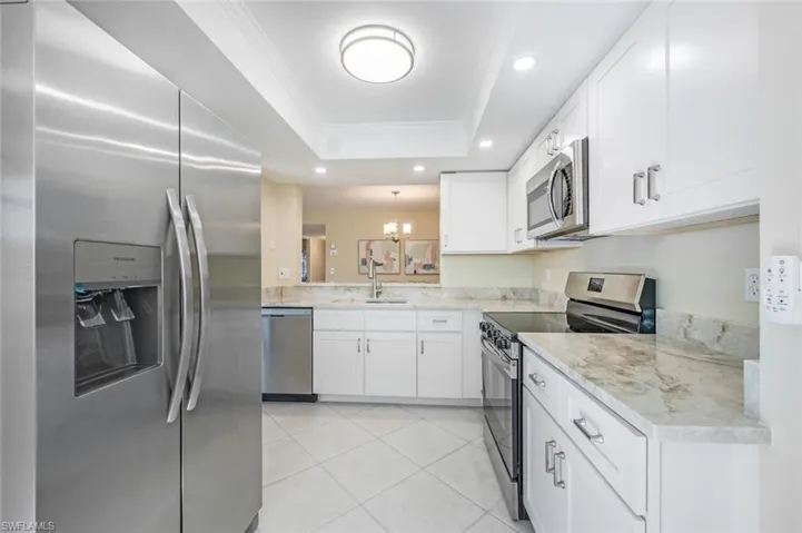 Stainless Refrigerator, Glass Top Range, Micro, Dishwasher Beautiful Tray Ceiling, Everything Neat, Clean, Just Waiting For You!