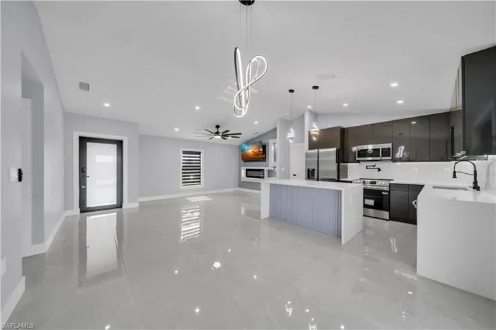 2623 Ne 20th Ave, Cape Coral, Florida 33909