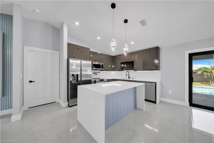 2623 Ne 20th Ave, Cape Coral, Florida 33909