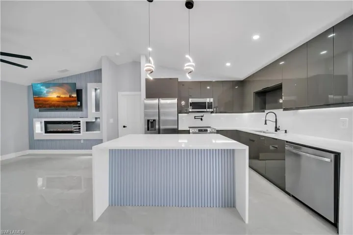 2623 Ne 20th Ave, Cape Coral, Florida 33909