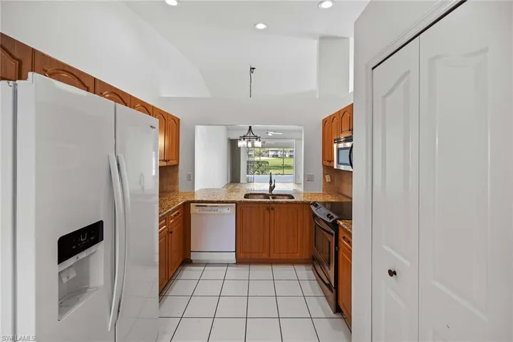 8079  Palomino  DR, Naples, FL 34113