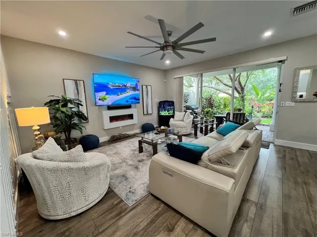 7009 Romana Way 1602, Naples, Florida 34119