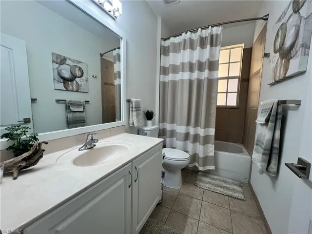 Guest Bathroom Tub/Shower Combo