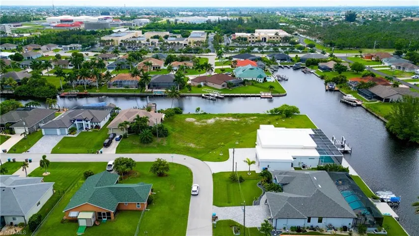 Waterfront residential community featuring multiple canals with boat docks