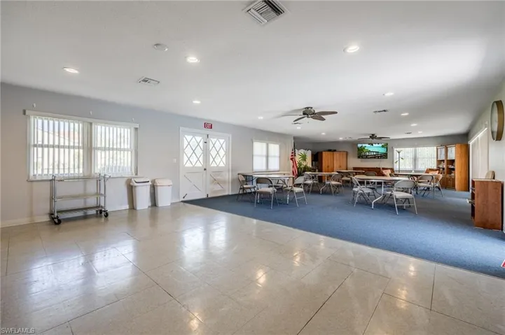 Clubhouse: dance floor, TV, total entertainment area!