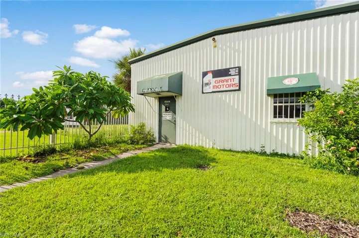 2945  Walpear  ST, Fort Myers, FL 33916