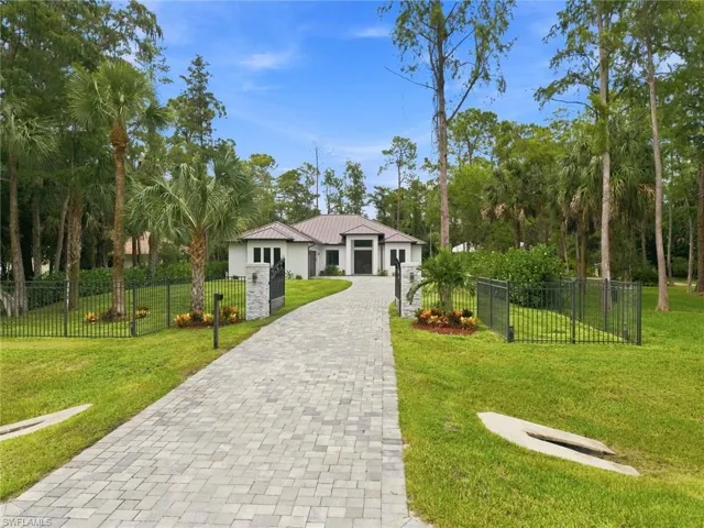 5221 Hickory Wood Dr, Naples, Florida 34119