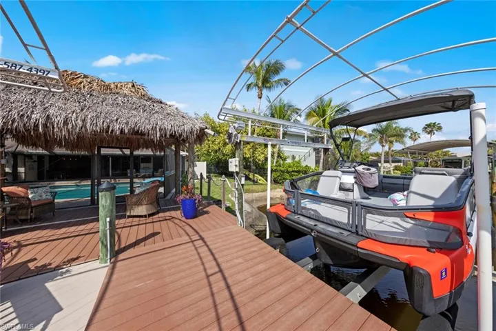 Tiki / boat lift