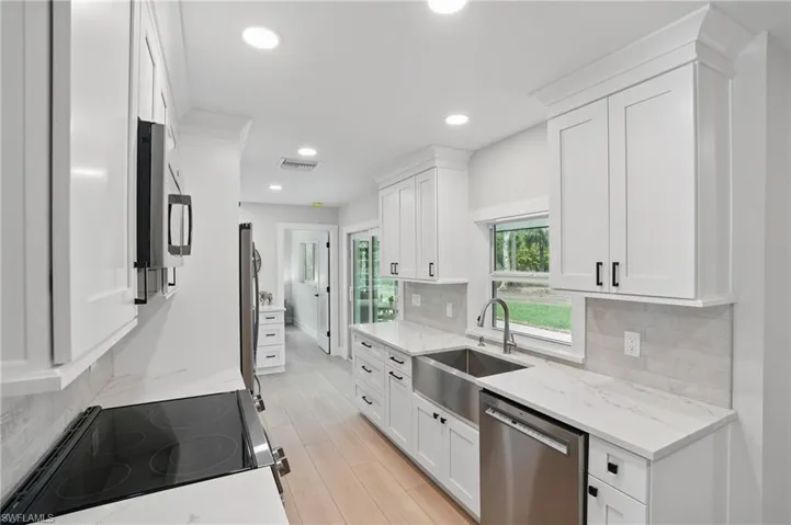 5111  Palmetto Woods  DR, Naples, FL 34119