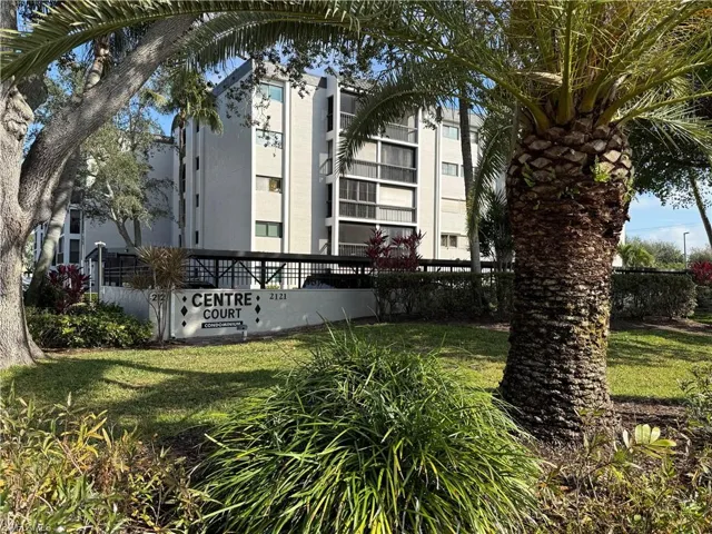 View of apartment building / complex