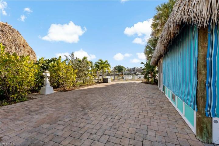 825 River View DR, EVERGLADES CITY FL 34139