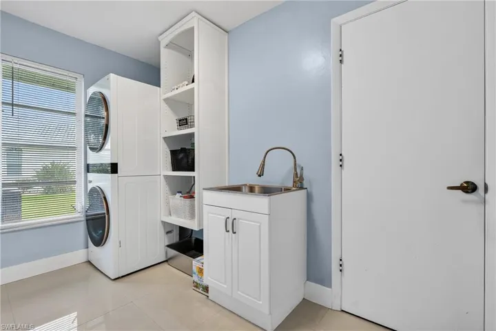 4129 Country Club Blvd, Cape Coral, Florida 33904