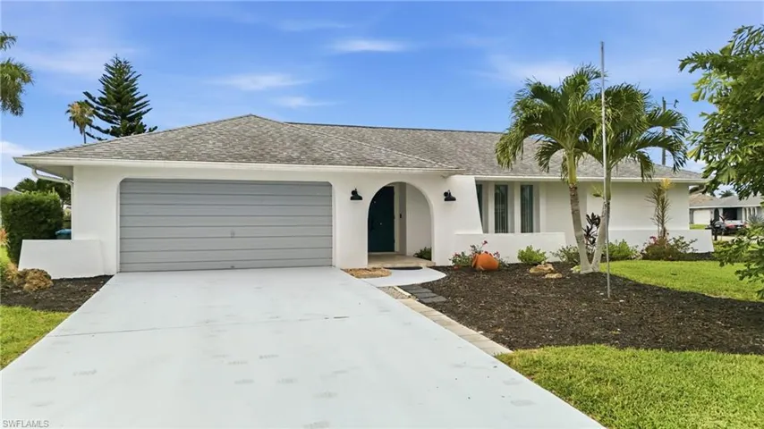 4129 Country Club Blvd, Cape Coral, Florida 33904