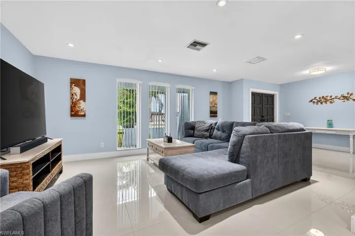 4129 Country Club Blvd, Cape Coral, Florida 33904