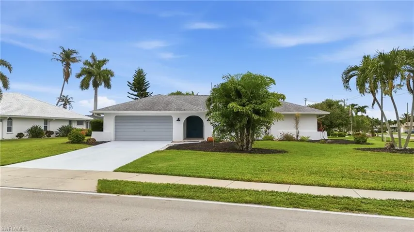 4129 Country Club Blvd, Cape Coral, Florida 33904