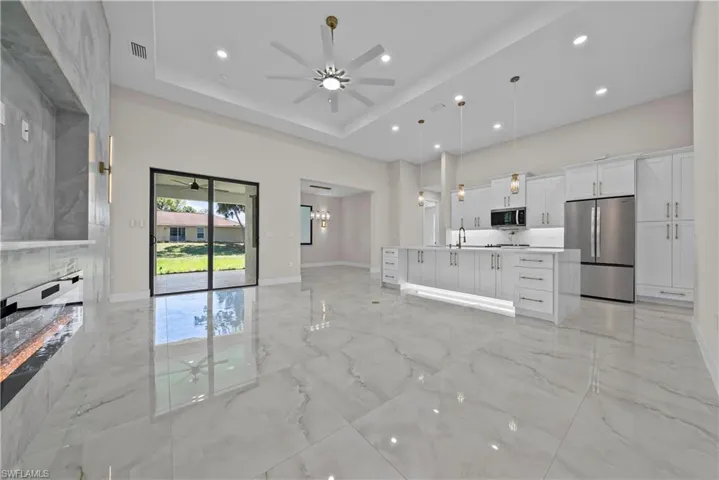 3621  4th W ST, Lehigh Acres, FL 33971