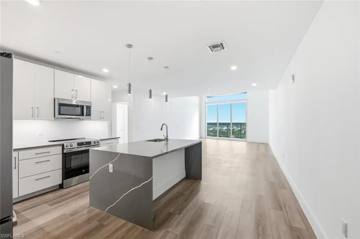 1950 Mayfair St Ph11, Naples, Florida 34104