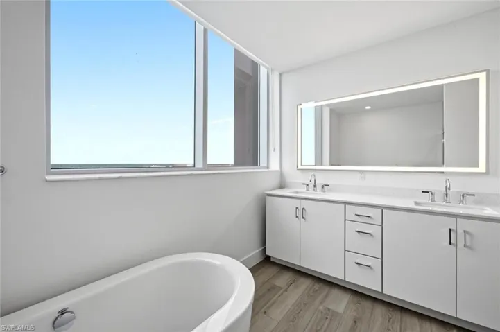 1950 Mayfair St Ph11, Naples, Florida 34104