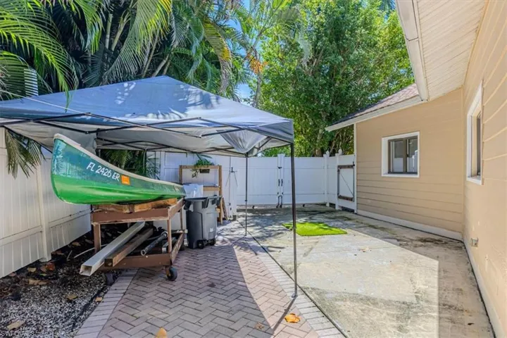 221 Viking Way, Naples, Florida 34110