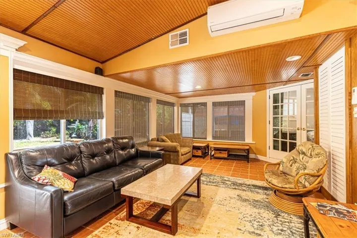 221 Viking Way, Naples, Florida 34110