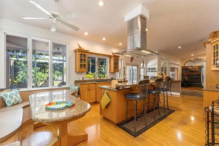 221 Viking Way, Naples, Florida 34110