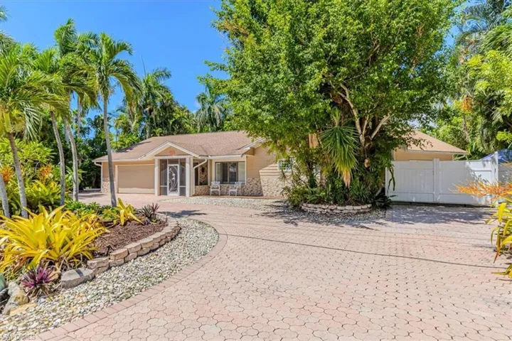 221 Viking Way, Naples, Florida 34110