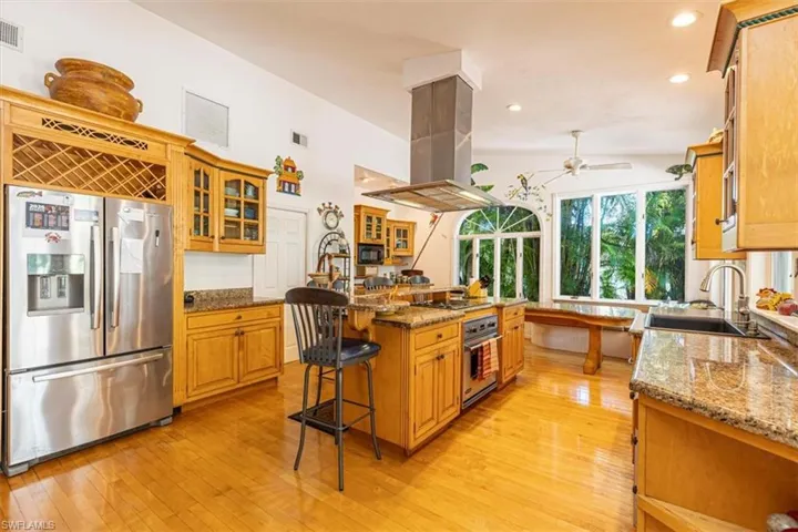221 Viking Way, Naples, Florida 34110