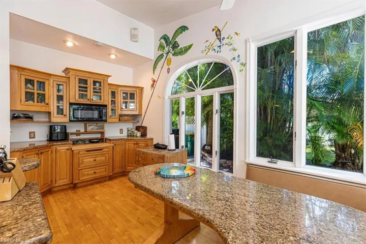 221 Viking Way, Naples, Florida 34110
