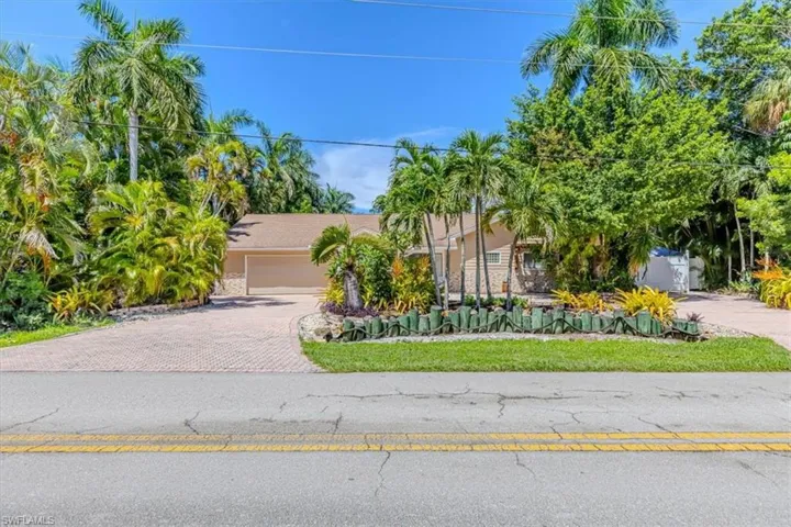 221 Viking Way, Naples, Florida 34110