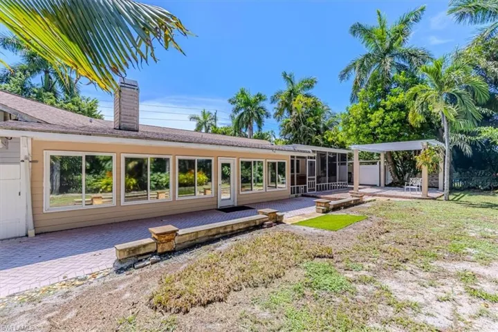 221 Viking Way, Naples, Florida 34110